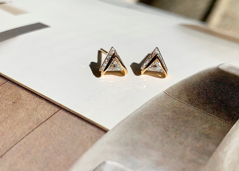 LOUVRE STUDS