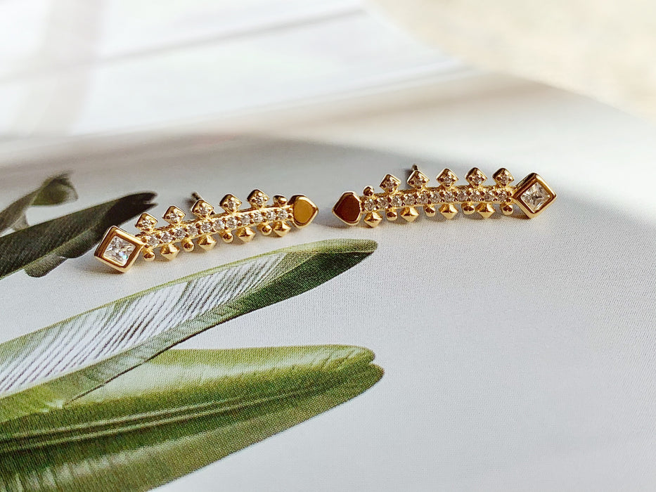 FISHBONE STUDS