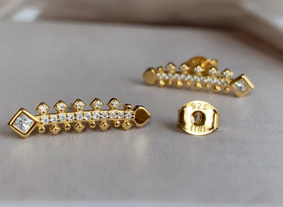 FISHBONE STUDS